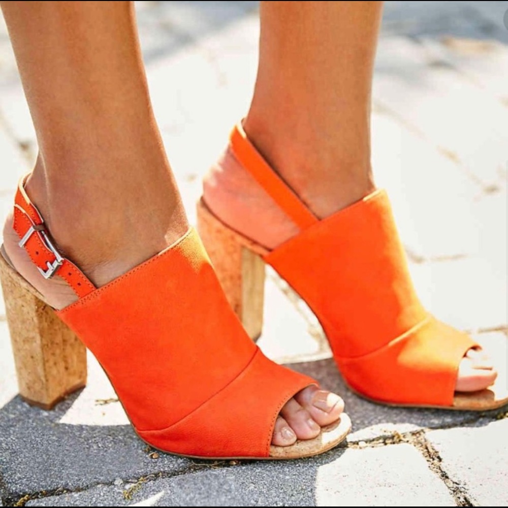 BCBG Generation Loriah Sandal - Picture 3 of 7